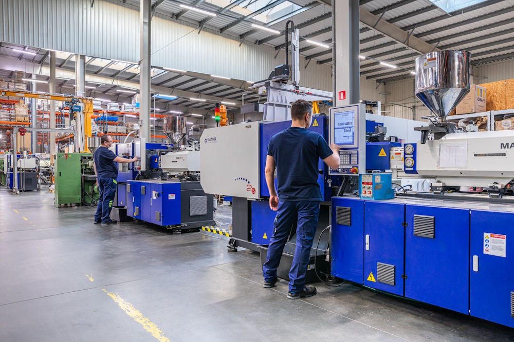 Row Visual Lighting and visual safety of machine operators: how light affects ...