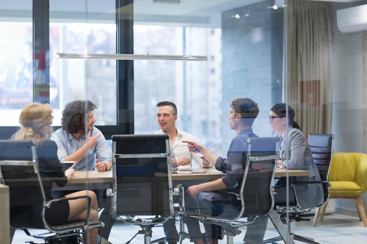 meeting_of_some_people_at_the_conference_table