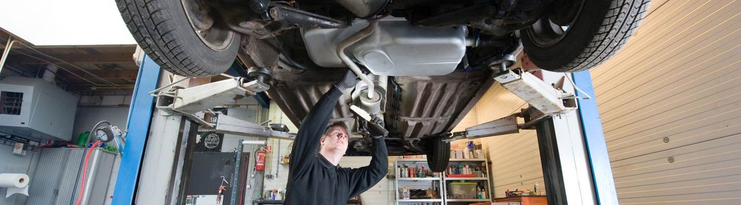 Lena Lighting car workshop