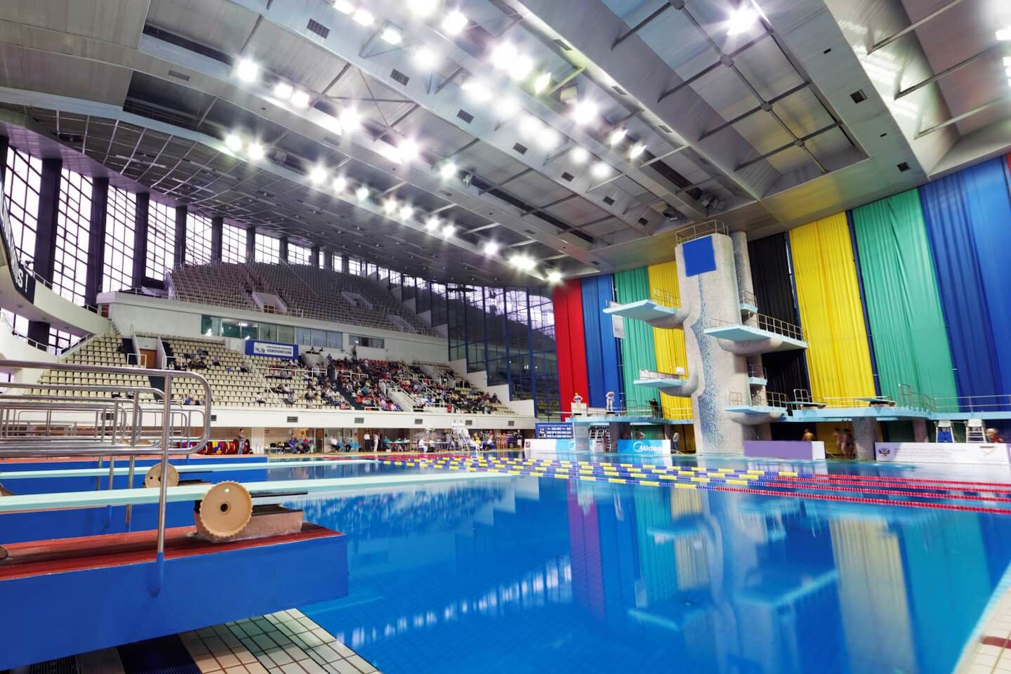 Oświetlenie LED na basenach i pływalniach